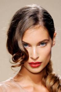 Beautiful hairstyles for the New Year 2021: photo ideas