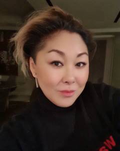 Who is the husband of singer Anita Tsoi