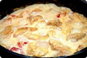 chicken fillet pieces in the oven in sour cream
