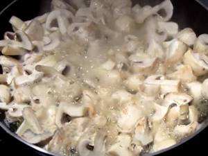 Chicken fillet with garlic in a frying pan. Chicken fillet with onions and champignons - simple and tasty 