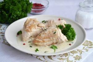 Chicken fillet with garlic in sour cream. Basic recipe for chicken in sour cream in a frying pan 