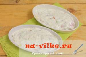 Chicken fillet in sour cream with garlic in the oven. Ingredients: 