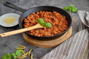 Minced chicken in tomato - What to cook from minced chicken