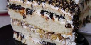 Piece of cake with sour cream and prunes
