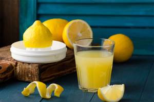 Lemon juice is included in the anti-acne film mask