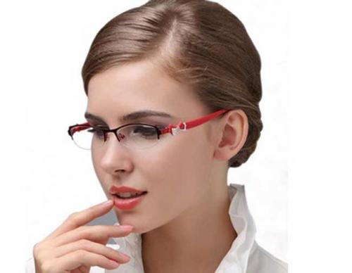 Makeup for girls with glasses. Nuances of eye makeup for girls who wear glasses 