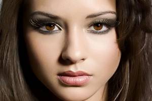 Makeup for school for brown eyes. What are the accents in makeup for owners of brown eyes? 