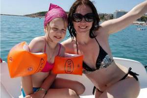 &#39;Maria Anikanova with her daughter in a swimsuit (