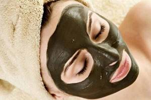 Mask made of gelatin and activated carbon: cleansing pores, application.
