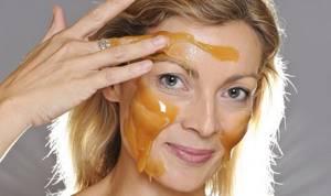 Honey mask with fish oil for face against wrinkles