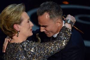 Meryl Streep presented the statuette to Daniel Day-Lewis
