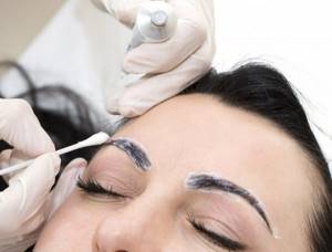 Eyebrow microblading, healing by day