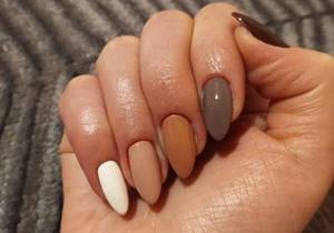 Fashionable brown manicure