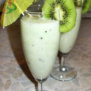 Pear milkshake with kiwi - recipe with photo