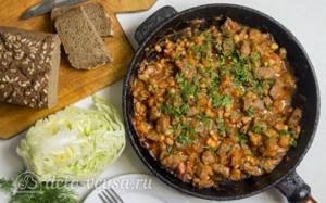 Meat with beans in tomato sauce