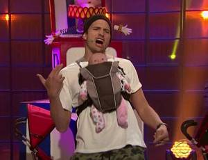 На телешоу The Late Late Show Эштон Катчер стал участником «папабэнда» Puff Daddies