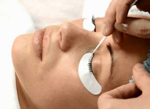 application of semi-permanent mascara 2