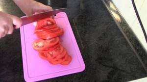 cut the tomato