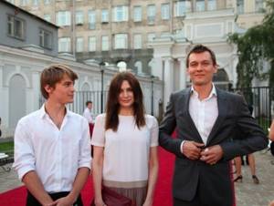 Oksana Fandera with her husband and son
