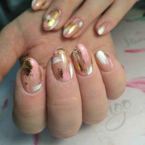 Autumn manicure 2020 with strokes - photo