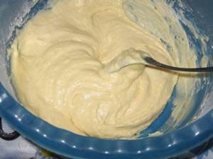 Особенно вкусными и нежными получаются оладушки, тесто для которых приготовлено на кисломолочных продуктах