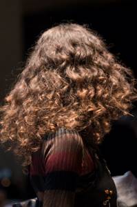 Features of caring for curly hair (photo 3)