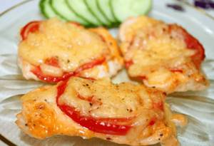 Chicken chops with sweet pepper and cheese