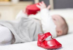 Первая обувь малыша должна быть без супинатора