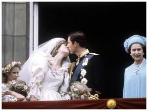 Поцелуй принца Чарльза и принцессы Дианы