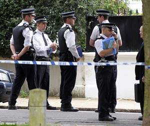 Police outside Winehouse&#39;s house. Photo: Daily Mail. 