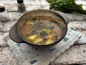 Lenten pea soup with champignons