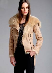 The surface of the sheepskin coat should be even and smooth.jpg