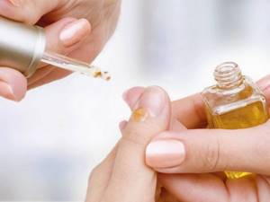 Rules for caring for nails using cuticle oil