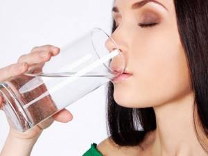 При обострении панкреатита первые 3 дня можно пить только воду