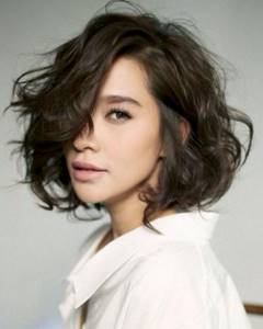 Hairstyles for short wavy hair