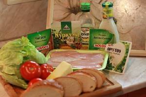 Приготовление ингредиентов для салата Цезарь