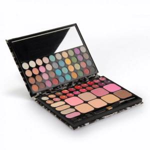 Professional eyeshadow, lipstick and blush in one set