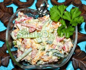 Простой салат «Нежность» с ветчиной, огурчиками, сыром с чесночком
