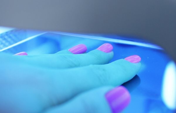 Dry the layers in a UV lamp, do not make them too thick.