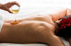 Carrying out a honey massage