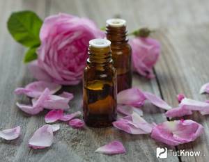 Rose oil for solid perfumes