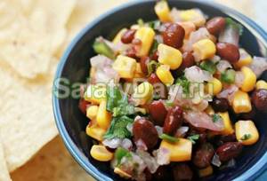 Salad of beans, corn with croutons, Chinese cabbage and bacon