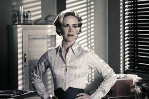 Sarah Paulson in the movie &quot;The Avenger&quot;