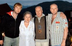 Sergei Svetlakov with his parents and older brother Dima