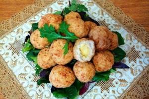 Minced chicken balls with cheese - What to cook with minced chicken