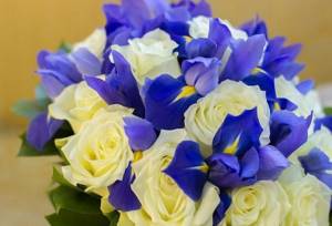 Синий букет с розами
