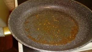 frying pan with malo and pepper
