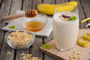 Smoothie with oatmeal and banana for weight loss and cleansing the body - recipes