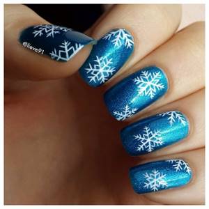snowflakes on nails photo 13