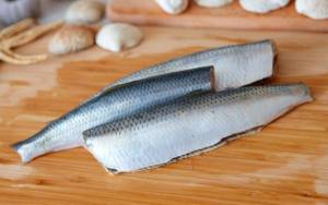 Salted herring in brine - 5 recipes for cooking at home, stage 2